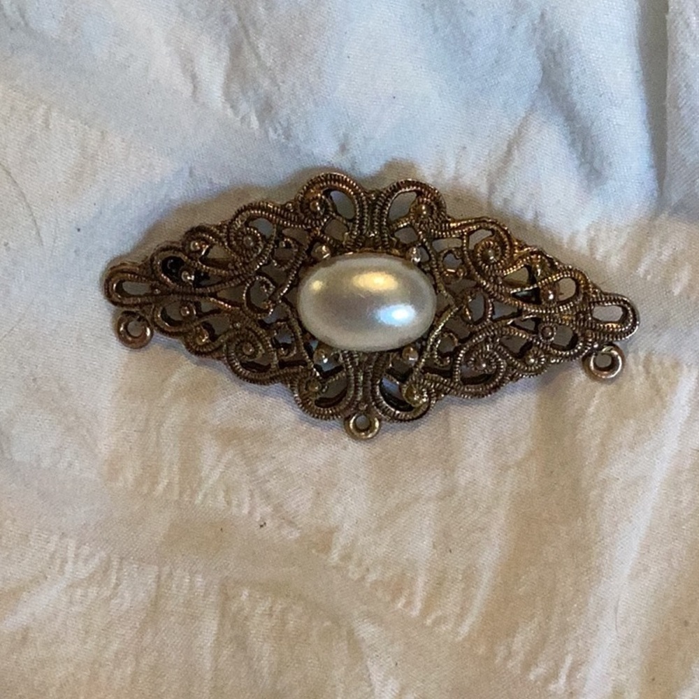 Vintage Gold Brooch with Pearl Accent